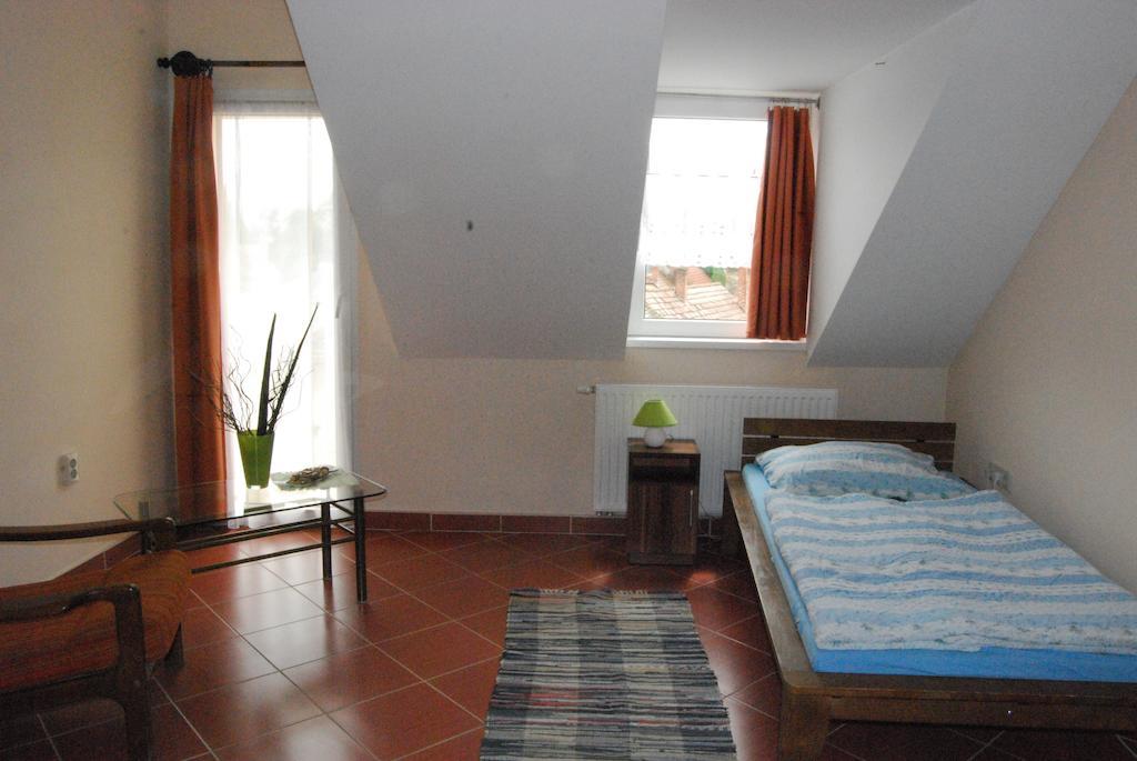 Hotel Karavan Panzio Kecskemét Zimmer foto