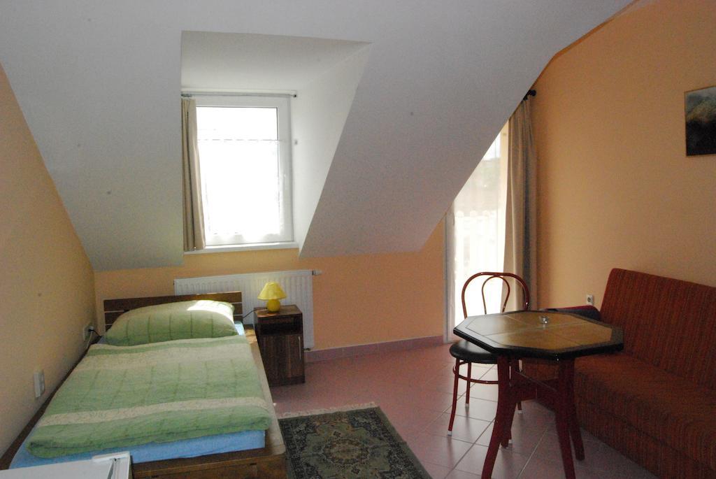Hotel Karavan Panzio Kecskemét Zimmer foto