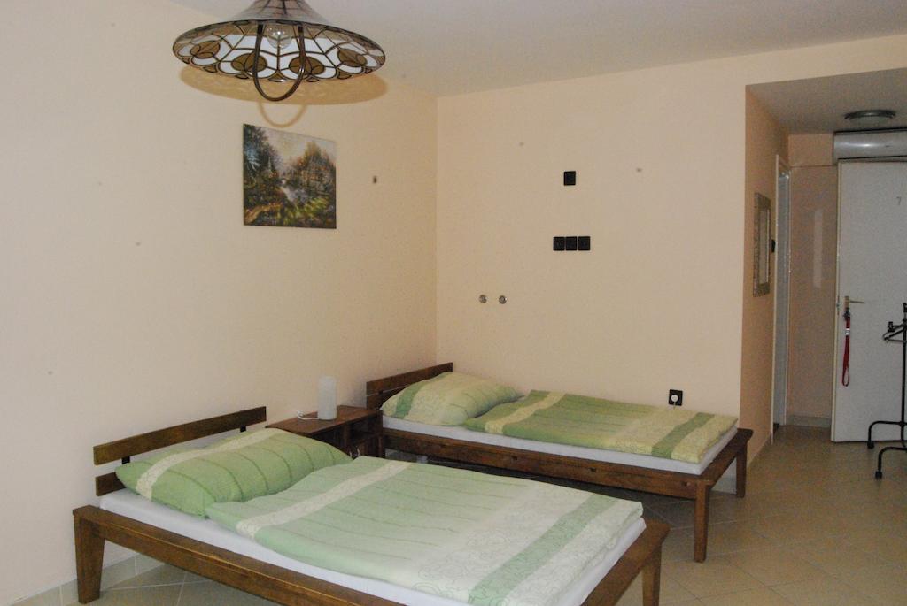 Hotel Karavan Panzio Kecskemét Zimmer foto