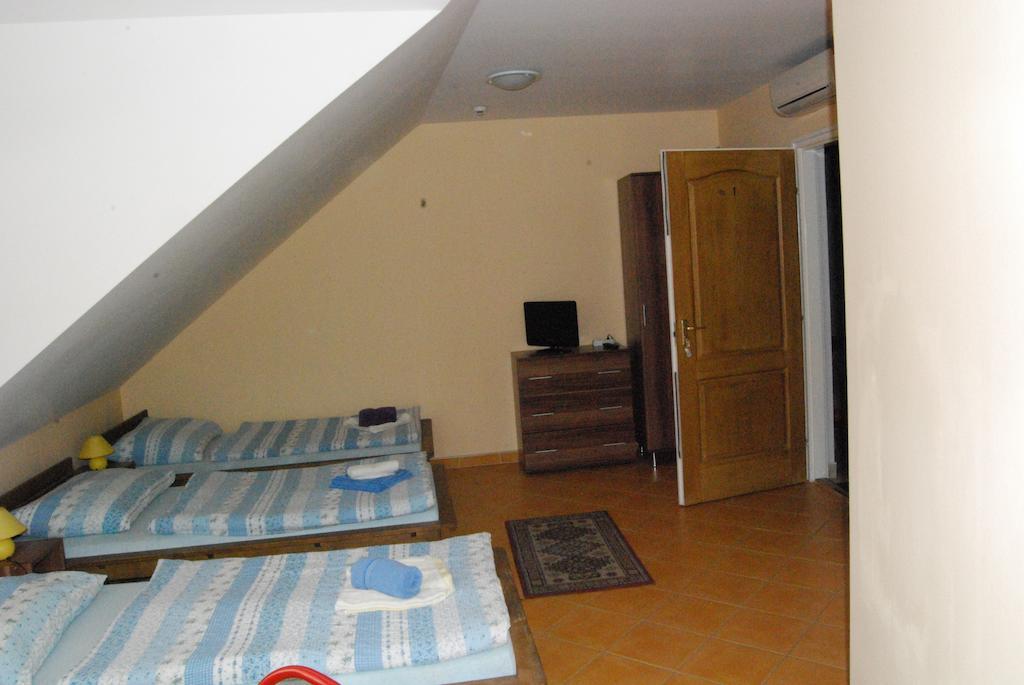 Hotel Karavan Panzio Kecskemét Zimmer foto
