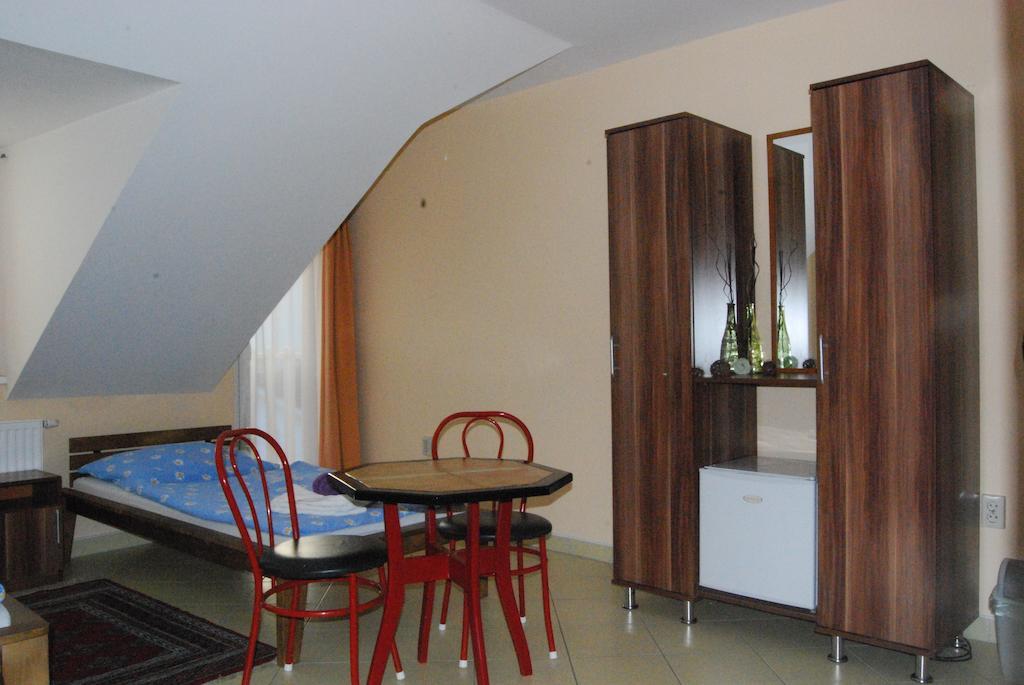 Hotel Karavan Panzio Kecskemét Exterior foto