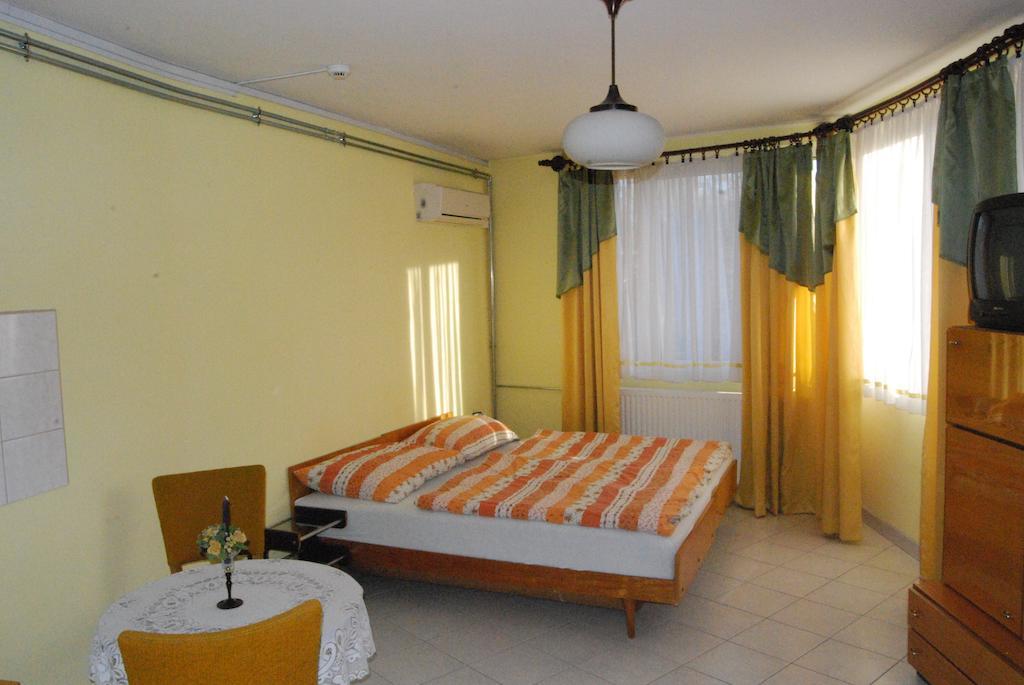 Hotel Karavan Panzio Kecskemét Zimmer foto