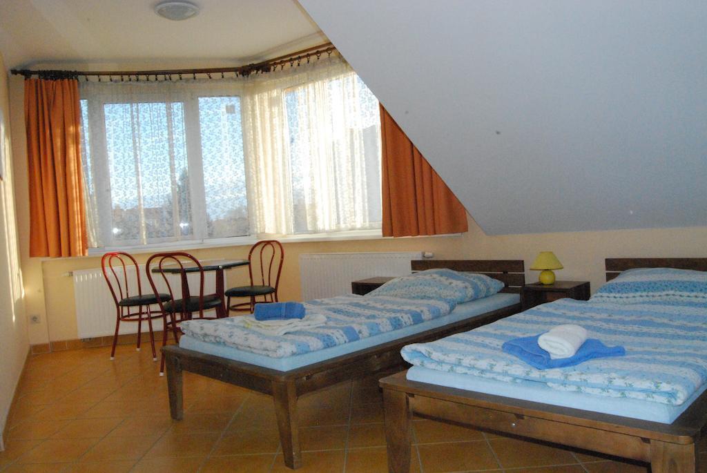 Hotel Karavan Panzio Kecskemét Zimmer foto