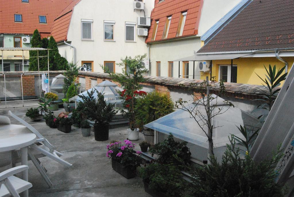 Hotel Karavan Panzio Kecskemét Exterior foto